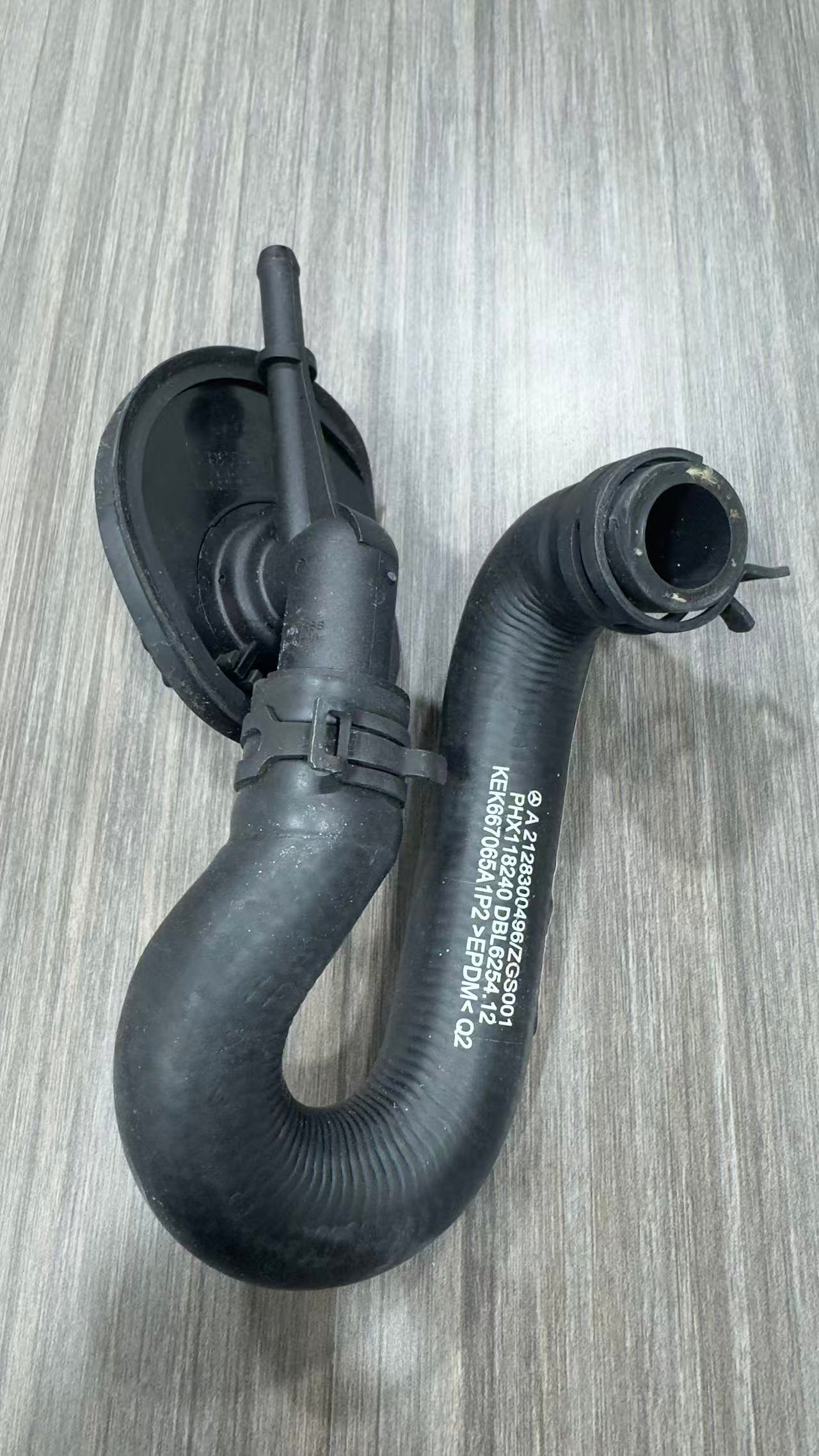 1945691cfca01a979f7bae74ec7a866 A2128300496 Mercedes-Benz W212 C218 X218 Radiator Hose 2128300496 - 画像 (1)