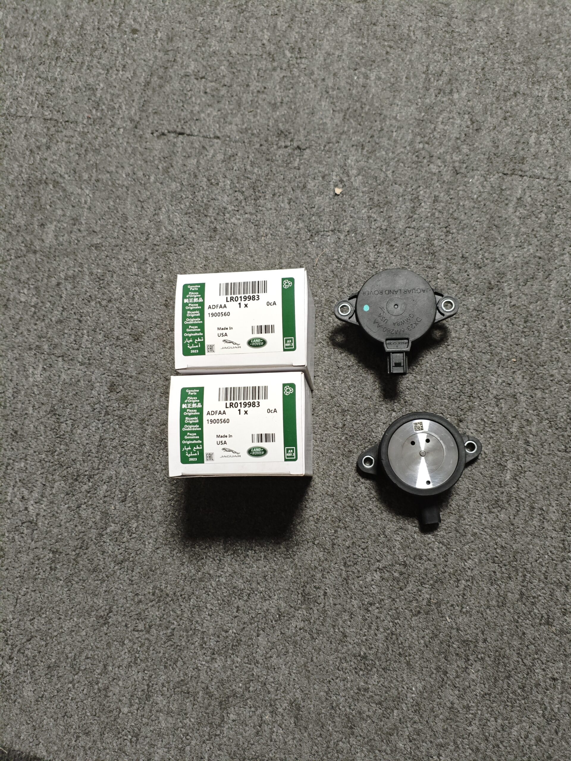 4d8c2155d8faecf9e02cdc9e7d43f06 LR019983 Land Rover RANGE ROVER IV (L405) Camshaft Variable Timing Solenoid LR045390 LR016461 LR016405 LR042160 - 画像 (1)