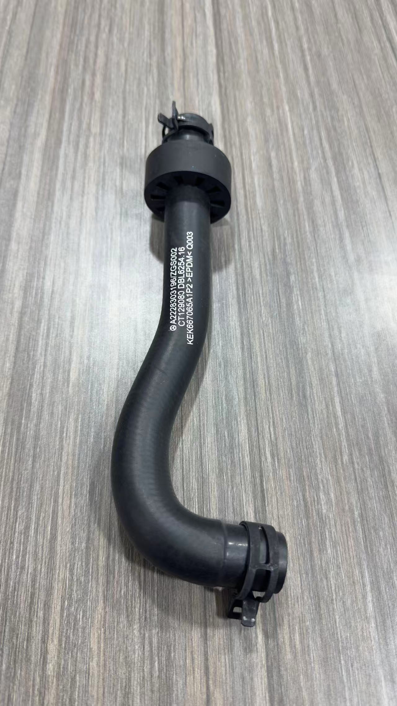 60df1dfade3e6ec976683ff922c36d4 A2228303196 Mercedes-Benz W222 V222 C217 Coolant Hose 2228303196 - 画像 (1)