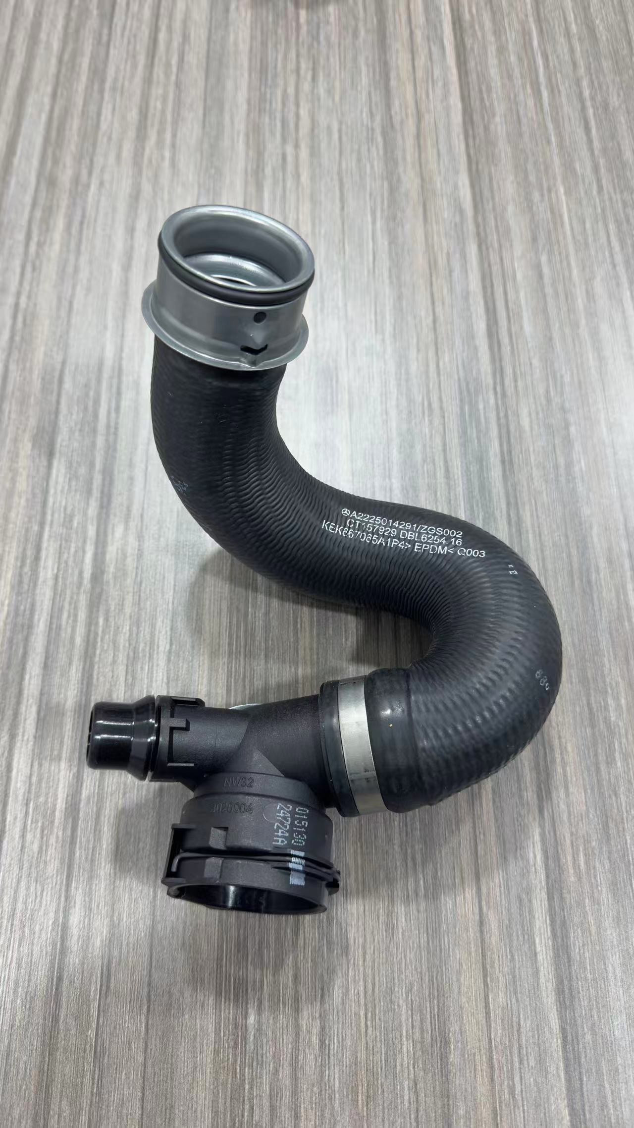 70544102c6fbb3f843c455e15120497 A2225014291 Mercedes-Benz W222 V222 C217 Coolant Hose 2225014291 - 画像 (1)