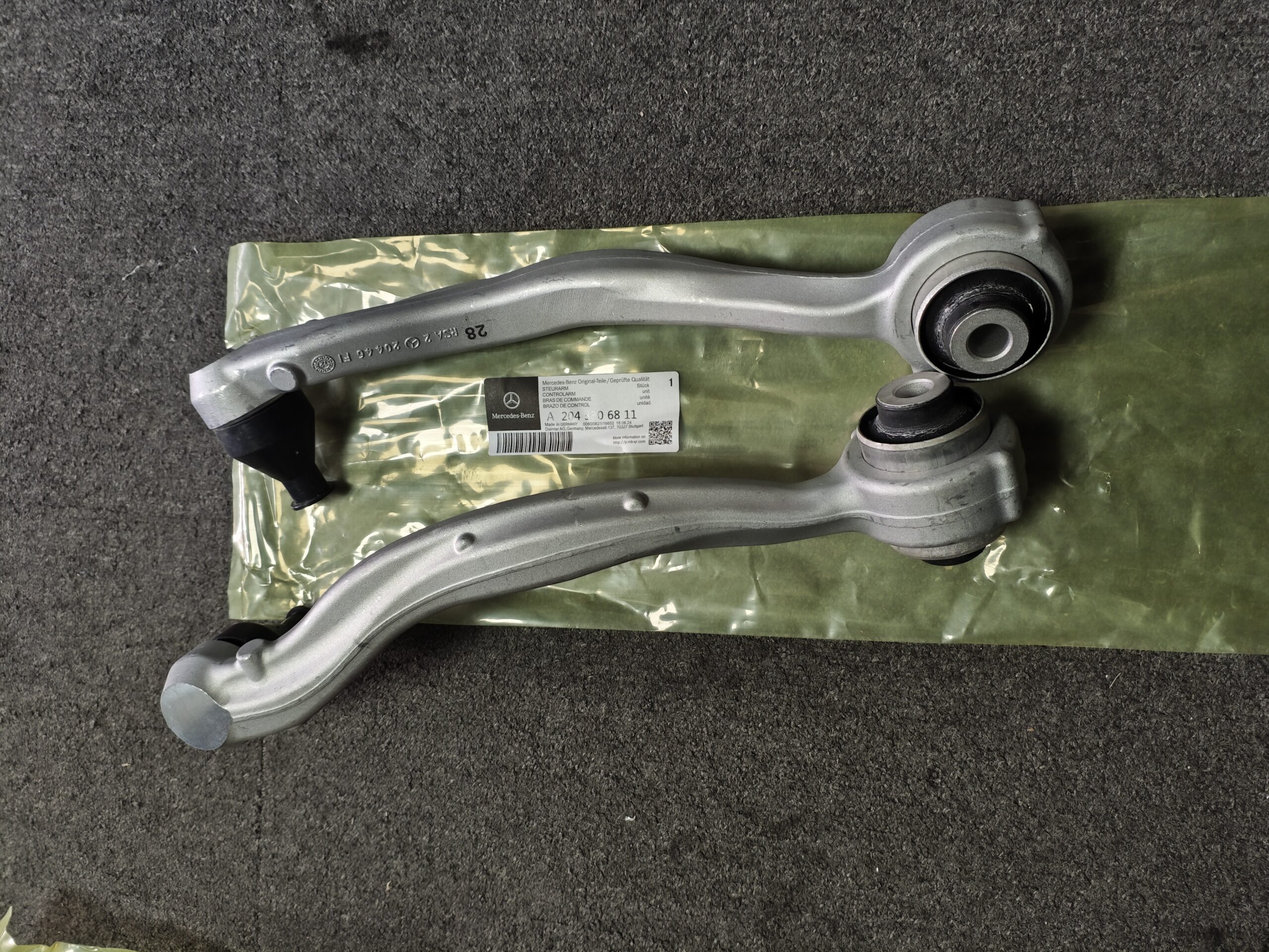 84025a4139fcb360b28f0b703bc6181 A2043306811 A2043303211 Mercedes-Benz C204 W204 C207 Control Arm Front Axle, Right 2043306811 2043303211 - Image 1