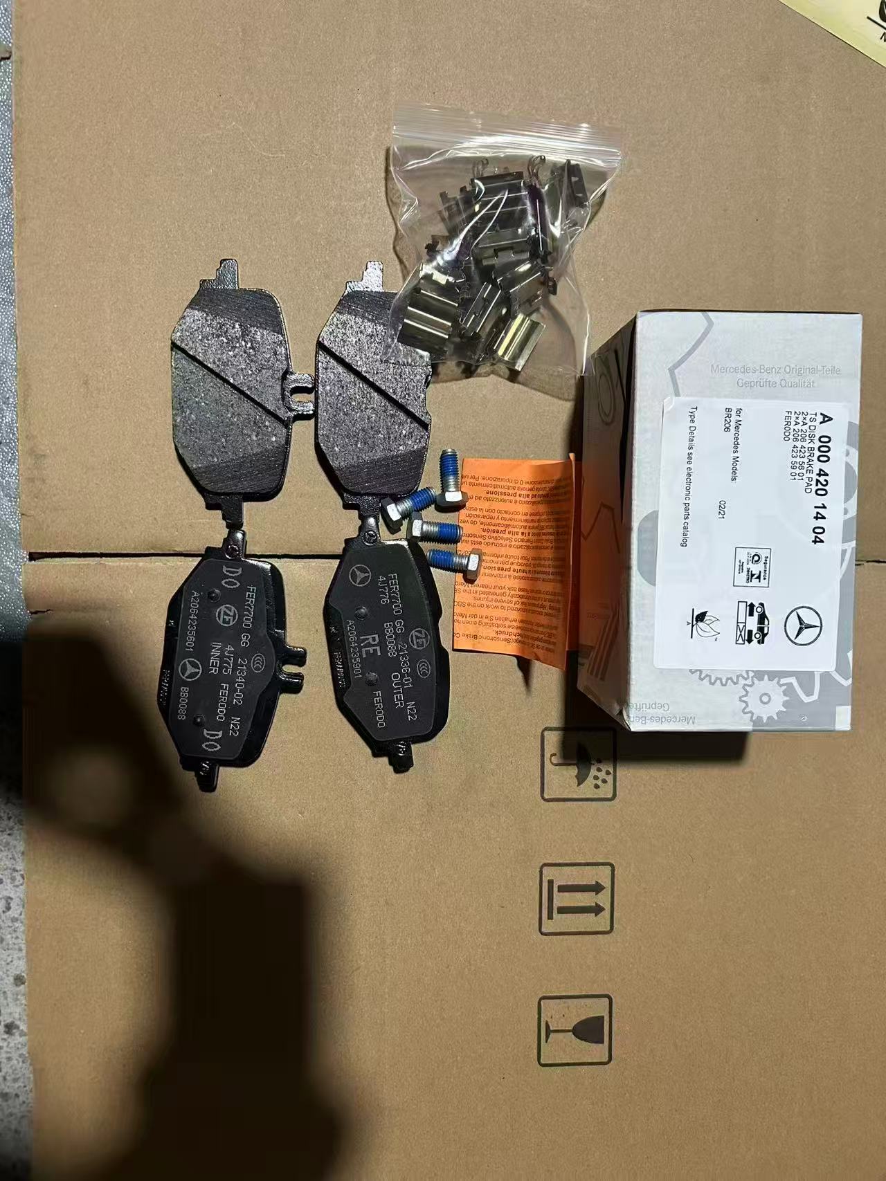 b755f8a01d1fb4d3ab7dff3346b223b A0004201404 A0004201304 Mercedes-Benz W206 S206 Rear Wheel Brake Pad Set 0004201404 0004201304 - 画像 (1)