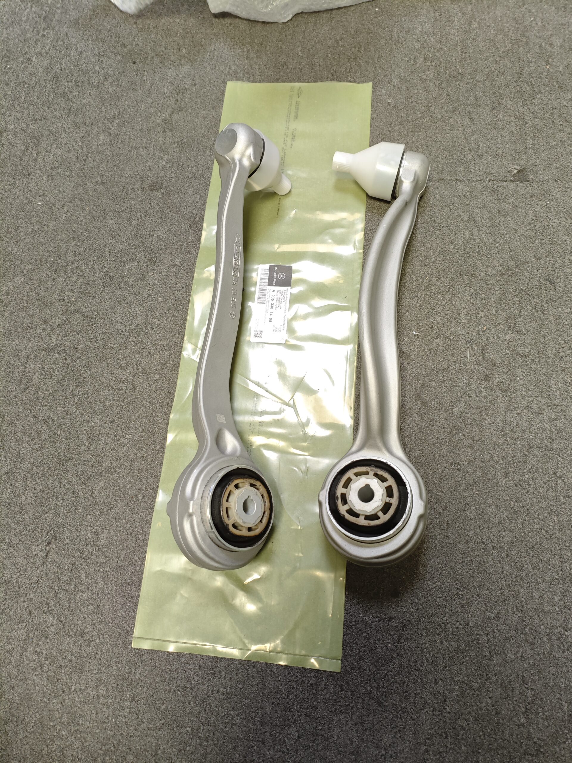 bb58e866c064cdeff149c2b5319c6b9 A2053304403 A2053301605 A2053301405 Mercedes-Benz W205 A205 S205 Control Arm Front Axle, Right 2053304403 2053301605 2053301405 - Image 1