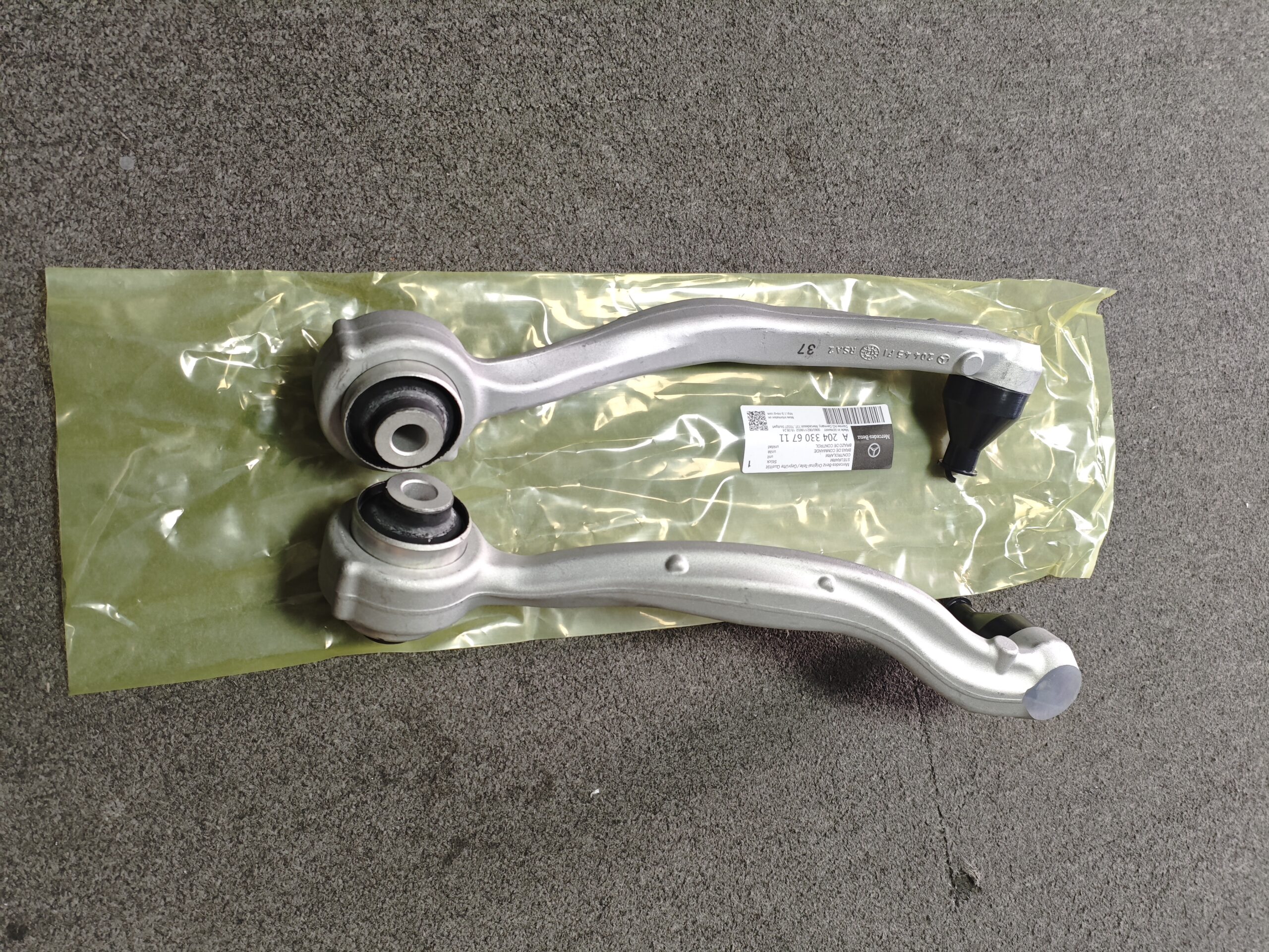 cfa2ccc642f39bad5d2c68df63dbe3b A2043306711 A2043303111 Mercedes-Benz C204 W204 C207 Control Arm Front Axle, Left 2043306711 2043303111 - Image 1