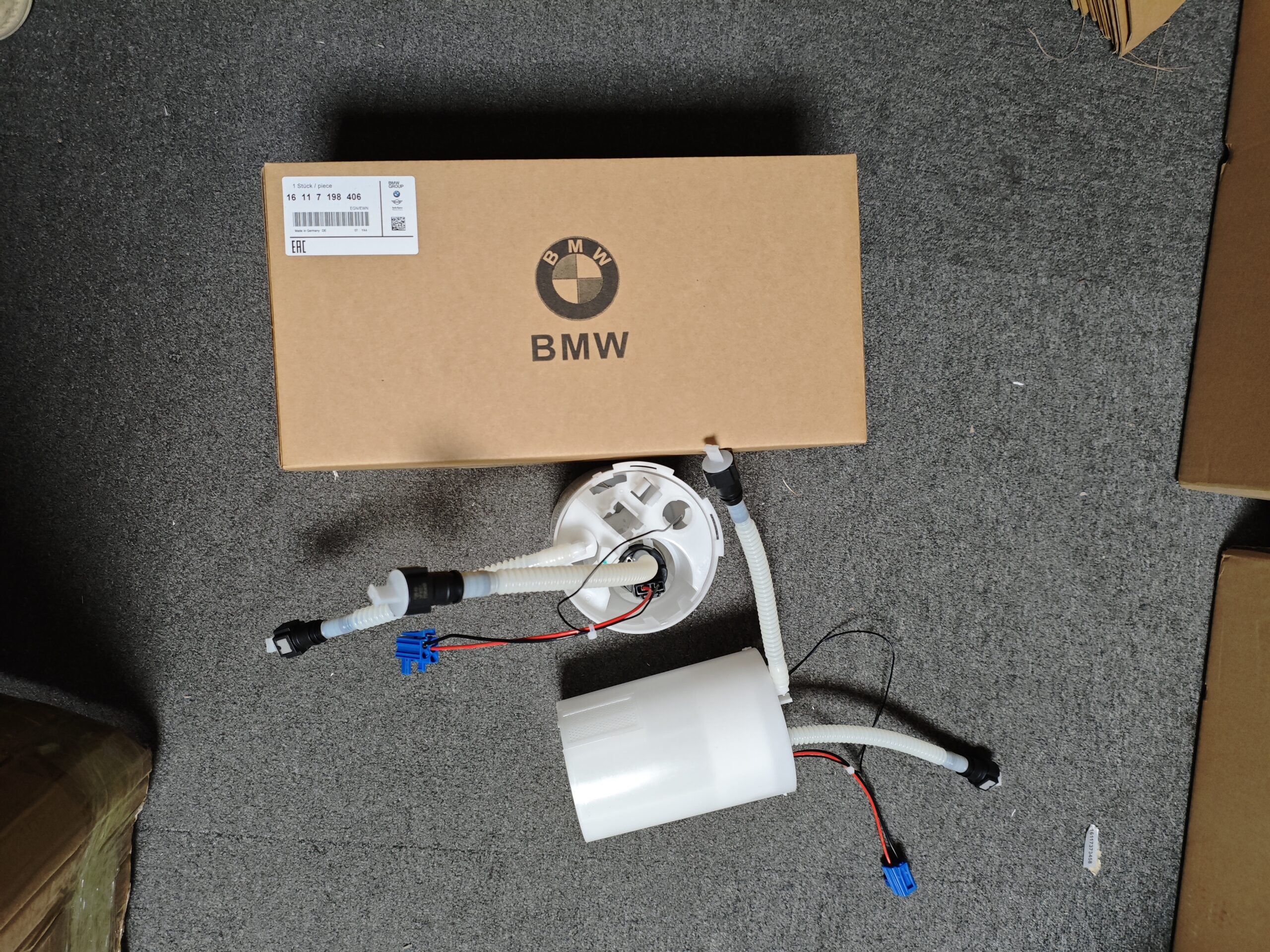d5fa8e50aca72e027c8cf28708b5cd3 16117198406 BMW X3 E83 Fuel Pump 16117186453 - Image 1
