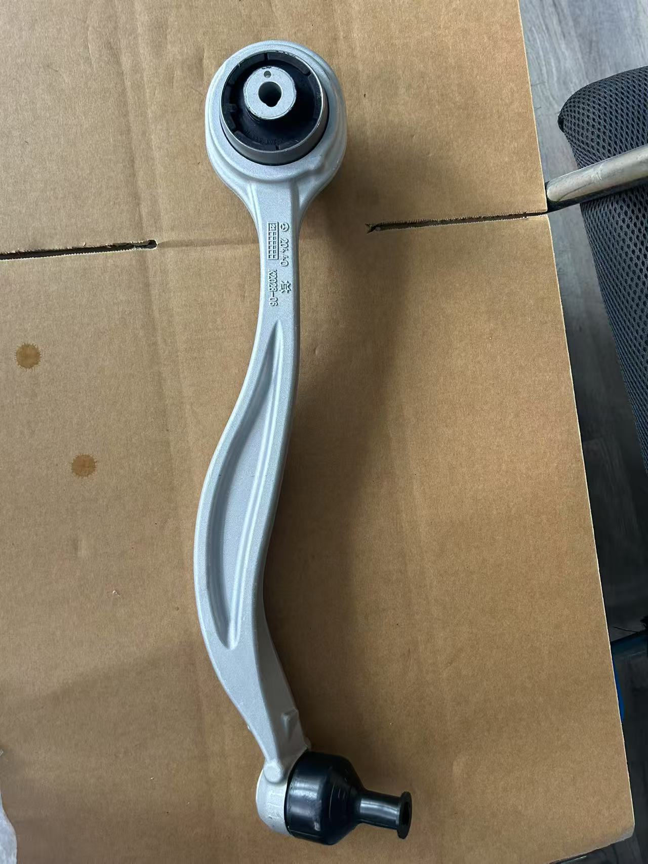 2043308211 A2043308211 A2043308411 Mercedes Benz X204 Control Arm Front Axle, Right 2043308211 2043308411 - Image 1