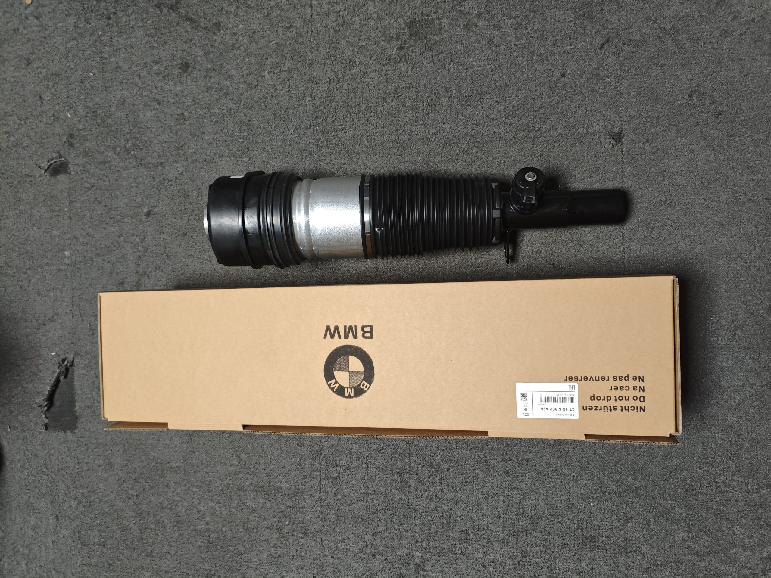 282e75f57c942dd66848795ed4913d2 37106892426 BMW G05 G06 Air Shock Absorber Strut Front Right 6892426 - Image 1