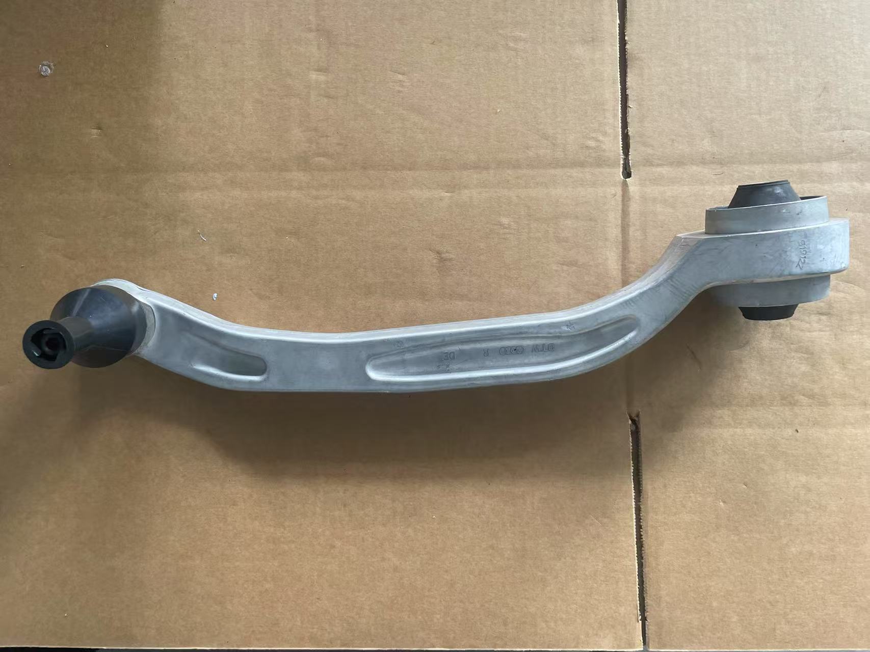 4F0407693 4F0407693 Audi Volkswagen A6 four-door sedan (4F2) Control Arm Front Axle, Left 4F0407693G 4F0407693B 4F0407693C 4F0407693H - 图片 1