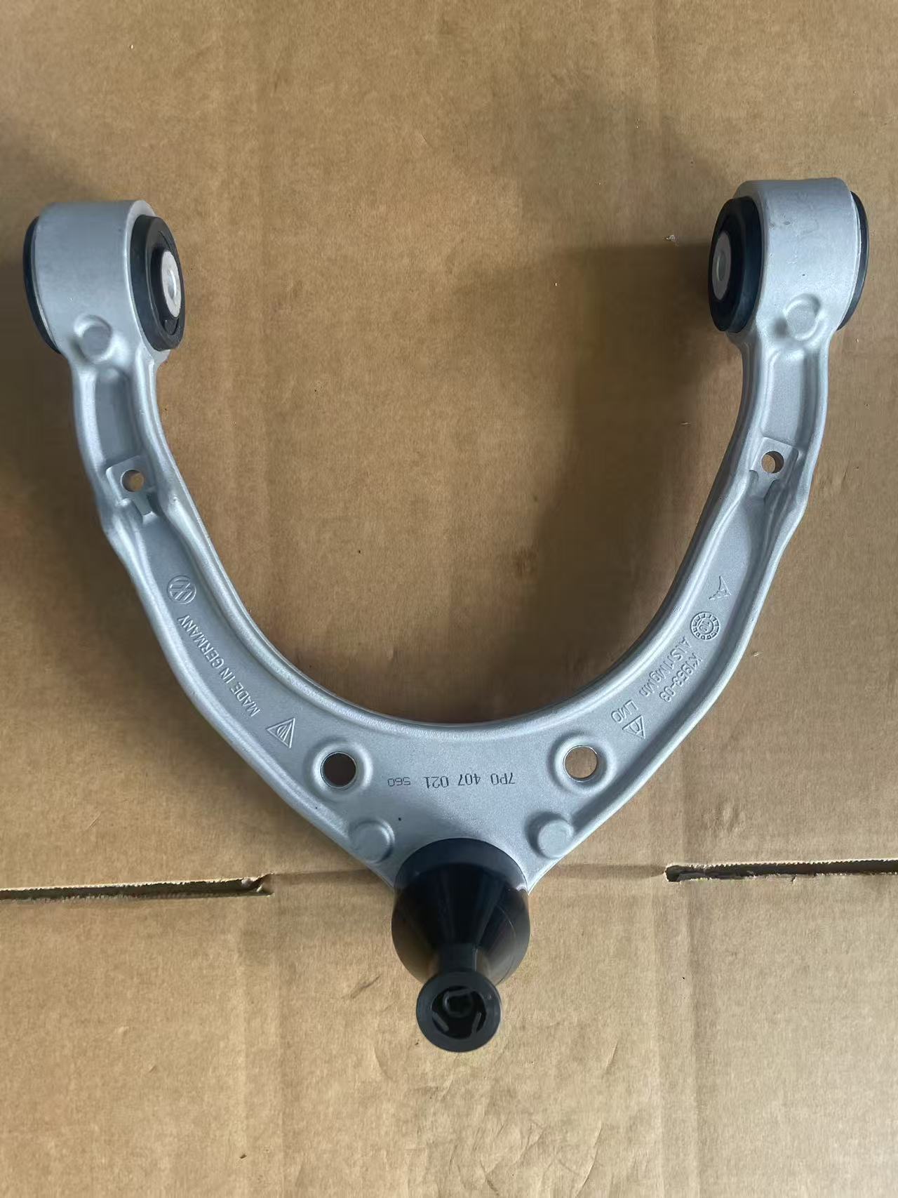 7P0407021. 7P0407021 Audi Volkswagen Touareg (7P5) Porsche Cayenne Control Arm Front Axle 95834105100 - 图片 1