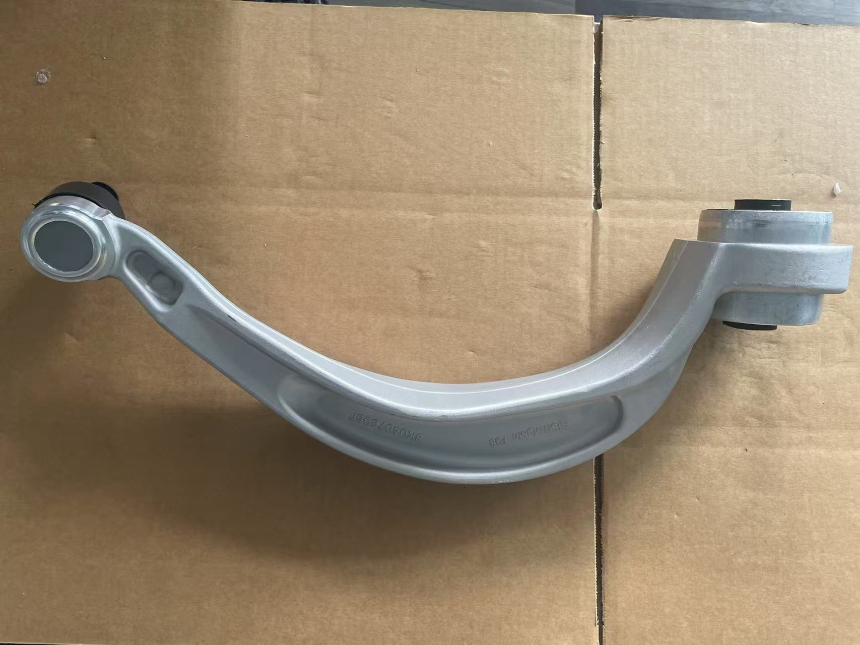 8K0407696 8K0407696 Audi Q5 Volkswagen Control Arm Front Axle, Right - Image 1
