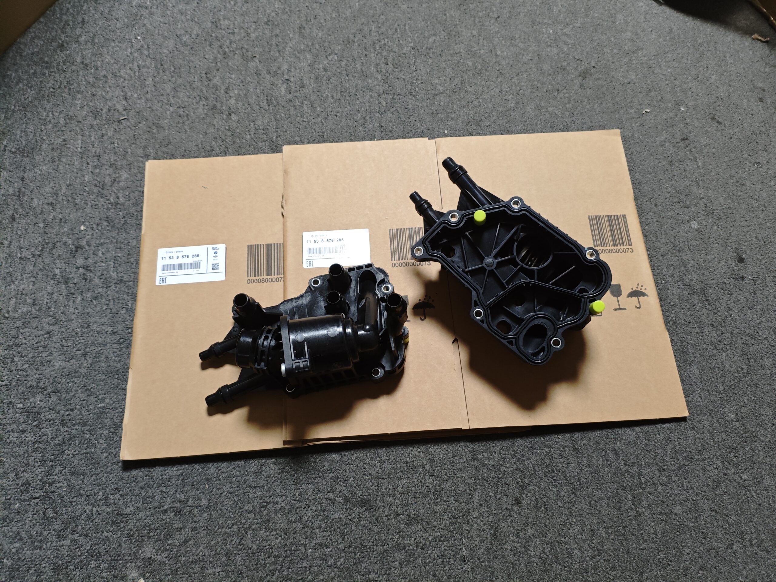 8a151d690f9922f0611f483f93839ab 11538576288 BMW G20 G30 G11 Thermostat 857628806 8576288 - Image 1