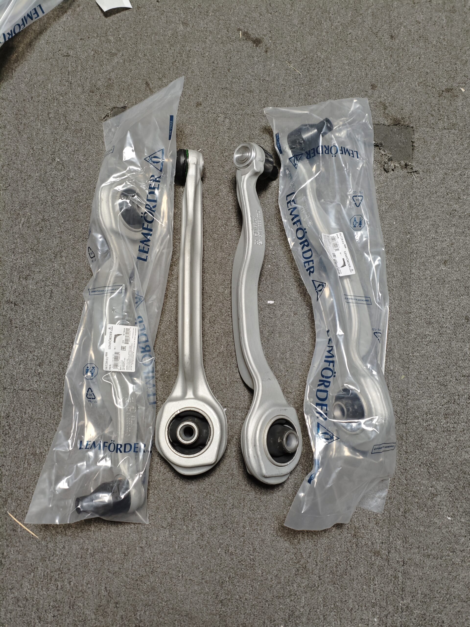 aa249d9be3d7db6fb08ac0e5bb283ad A2213306411 A2213302411 A2213300241 Mercedes-Benz W221 C216 Control Arm Front Axle, Right LEMFORDER 2213306411 2213302411 2213300241 - Image 1