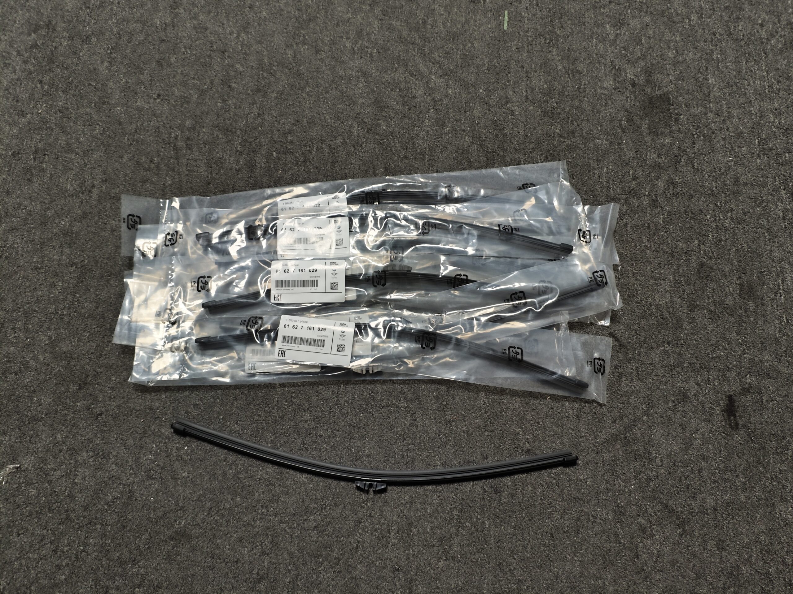 aaf0dcef28f75beae5d5615c2fcb9b4 61627161029 BMW E70 Wiper Blade Rear 7161029 - Image 1
