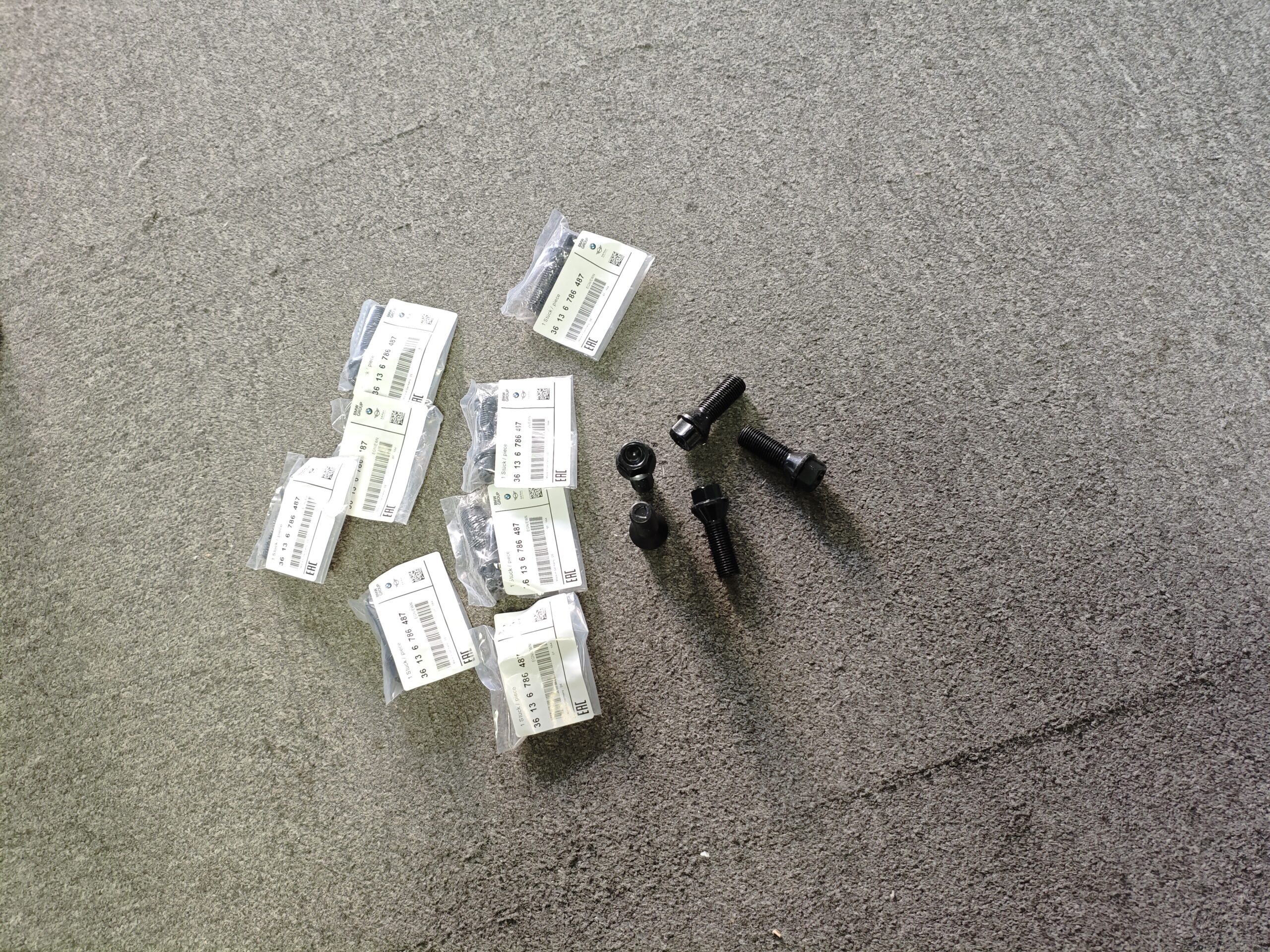 b16d9d7e875370cf09ab2c65ed2fd99 36136786487 BMW E66 E83 Wheel Bolt 6786487 - Image 1