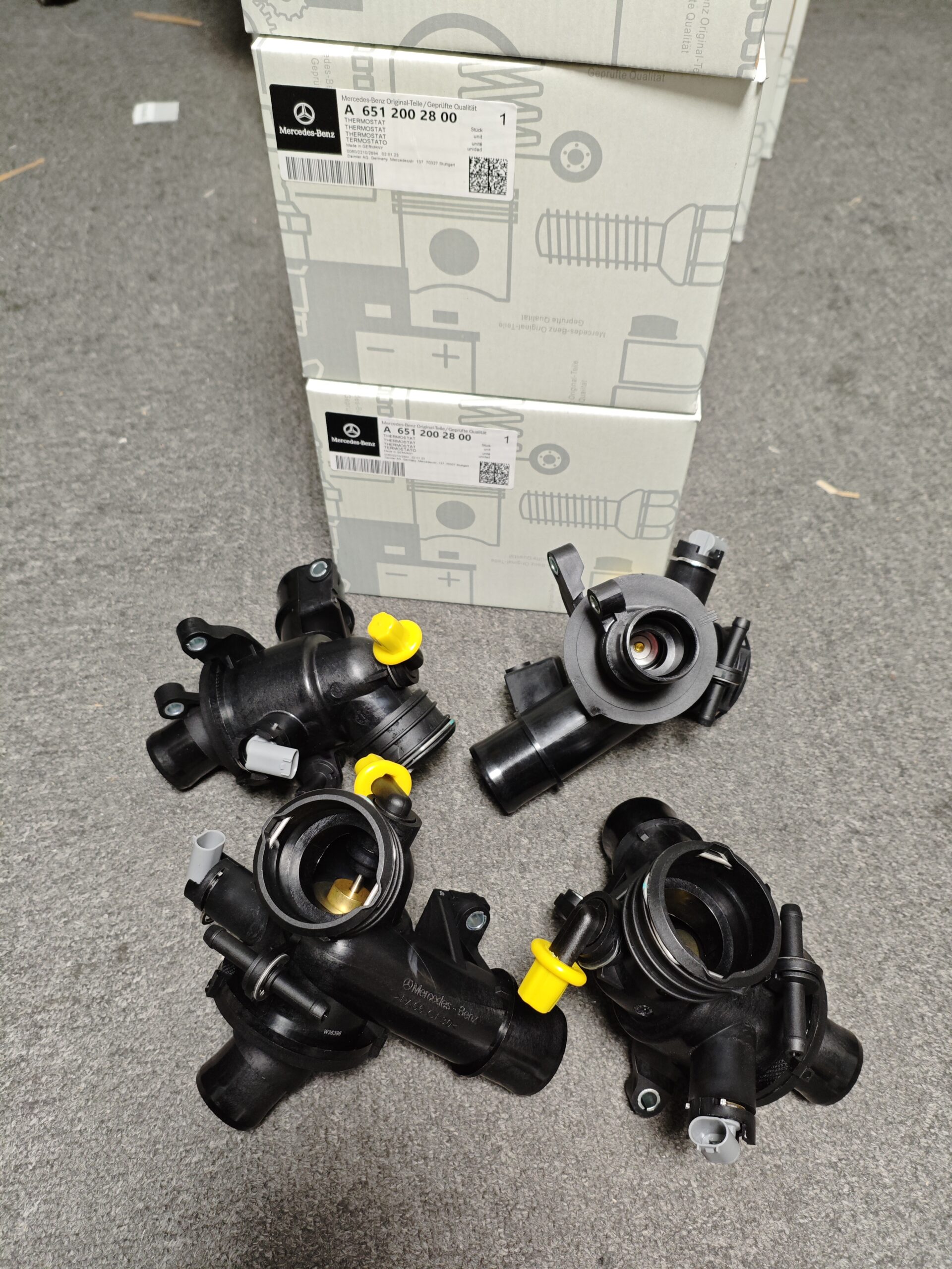 bce0c6de49bc327157560780ea70a0e A6512002800 A6512001500 A6512001215 A6512000615 A6512001715 Mercedes-Benz W204 W205 W212 Thermostat 6512002800 6512001500 6512001215 6512000615 6512001715 - 图片 1