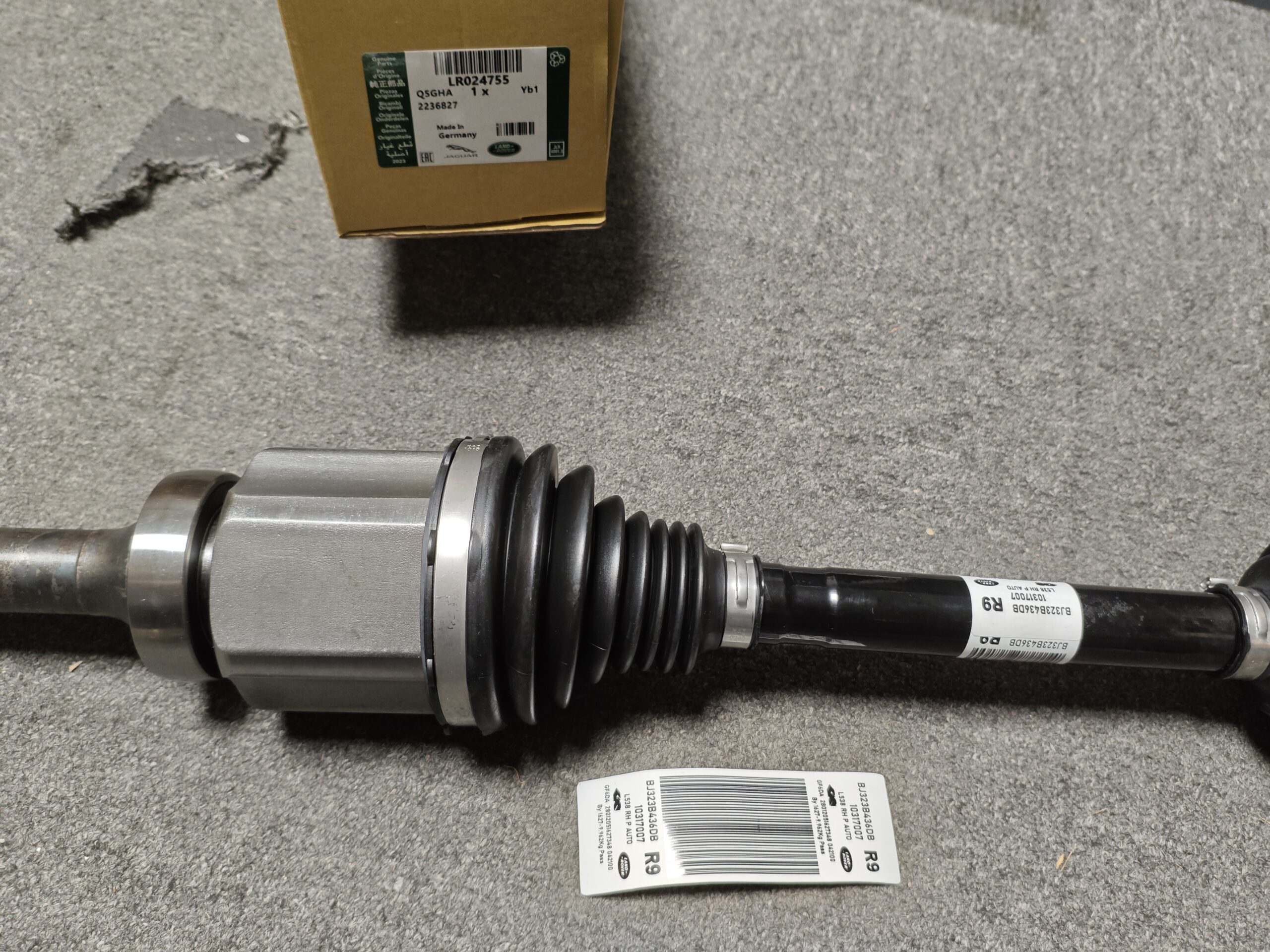 5405d61a581412ebe4f66bb82975a5e LR024755 Land Rover Range Rover Evoque Driveshaft Front Axle Right LR061603 BJ323B436DA BJ323B436DB - Image 1